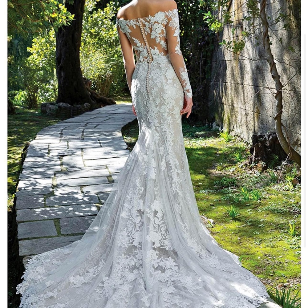Elegant White Lace Wedding Dress